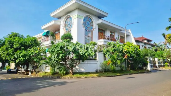 image RUMAH PERMATA BUANA MEWAH DAN KLASIK SIAP HUNI JAKARTA BARAT (1)