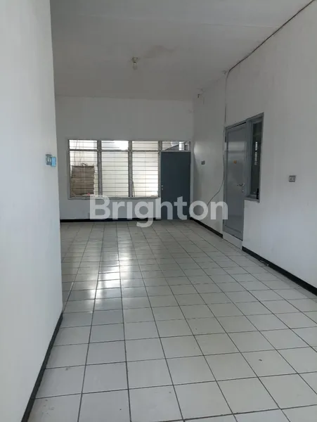 image RUMAH 1.5 LANTAI KLAMPIS SURABAYA DEKAT SEKALI KE RAYA MERR DAN JALAN BESAR (1)