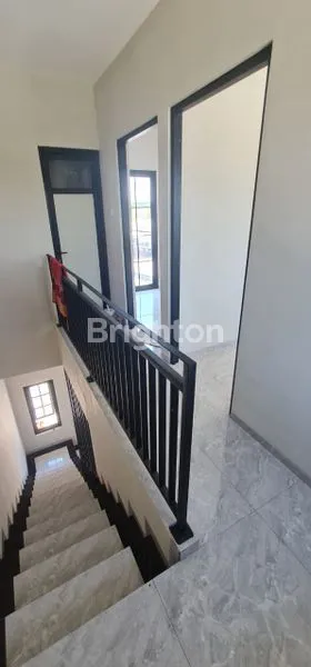 image BARU GRESSS RUMAH 2 LANTAI MEDOKAN AYU (2)