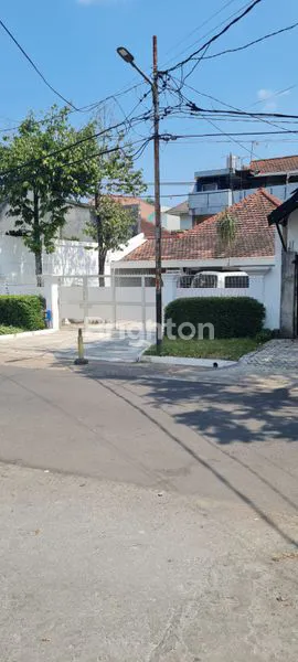 image RUMAH VINTAGE 2 LANTAI STRATEGIS DEKAT JL KAWI & IJEN, KLOJEN (1)