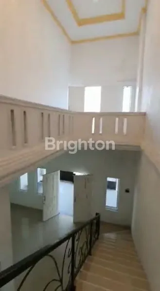 image RUMAH 2 LANTAI SIAP HUNI DI NGINDEN BARU LOKASI STRATEGIS DEKAT MERR & KAMPUS UNAIR, UNTAG, ITS, DLL (4)