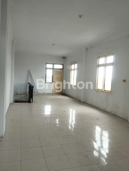 image RUKO 3LT  FULL BETON FULL KERAMIK STRATEGIS PINGGIR JALAN RAYA DEPAN PASAR SERUNI (7)