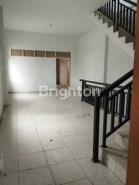 image 2 UNIT RUKO GANDENG 3LT FULL BETON FULL KERAMIK STRATEGIS PINGGIR JALAN RAYA DEPAN PASAR SERUNI PONTIANAK TIMUR (6)