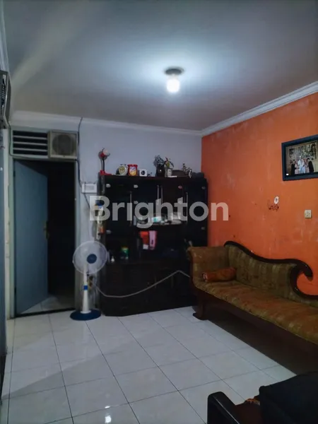 image  RUMAH 1 LANTAI POSISI HOOK LINGUNGAN NYAMAN DAN AMAN ONE GATE LOKASI STRATEGIS DEKAT KAMPUS NGINDEN INTAN TIMUR SURABAYA  (4)