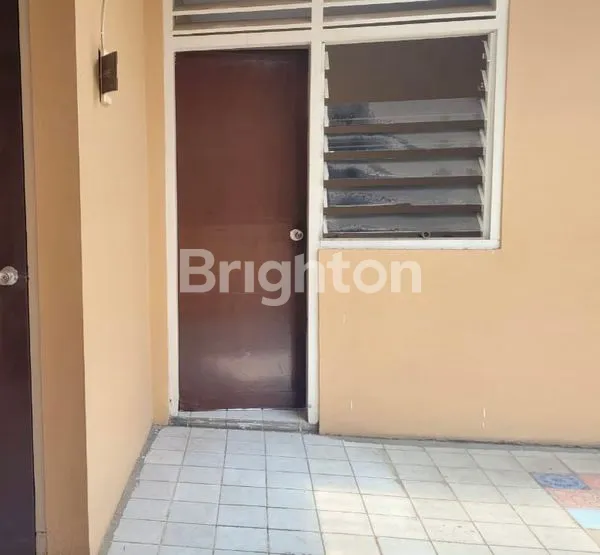 image RUMAH STRATEGIS DI SIMPANG DARMO (2)