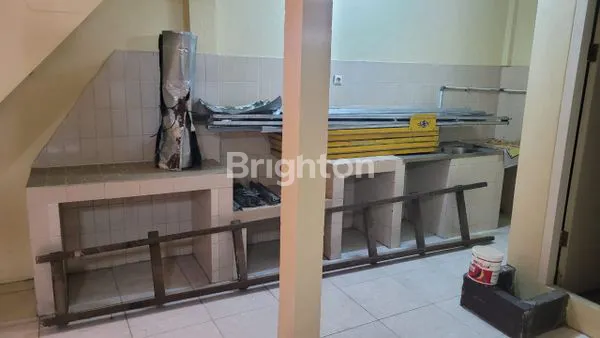 image RUMAH STRATEGIS DI SIMPANG DARMO (7)