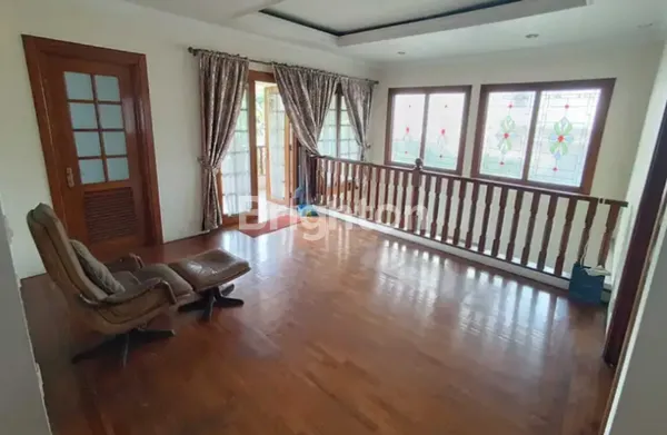 image RUMAH MEWAH DAN LUAS 2 LANTAI DENGAN BASEMENT (2)