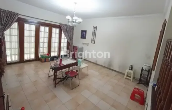 image RUMAH MEWAH DAN LUAS 2 LANTAI DENGAN BASEMENT (4)