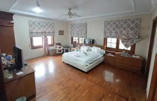 image RUMAH MEWAH DAN LUAS 2 LANTAI DENGAN BASEMENT (5)