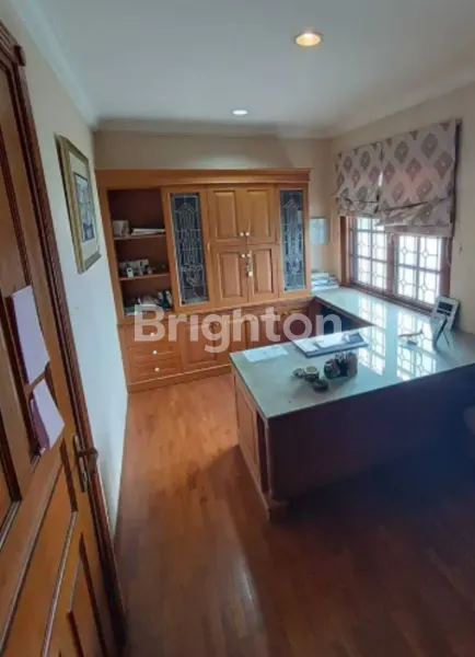 image RUMAH MEWAH DAN LUAS 2 LANTAI DENGAN BASEMENT (7)