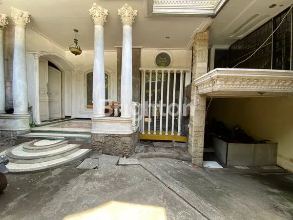image RUMAH ESTETIK & STRATEGIS DI SURABAYA TIMUR (1)