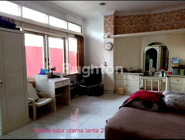 image RUMAH DAN TEMPAT USAHA 2,5 LANTAI (7)