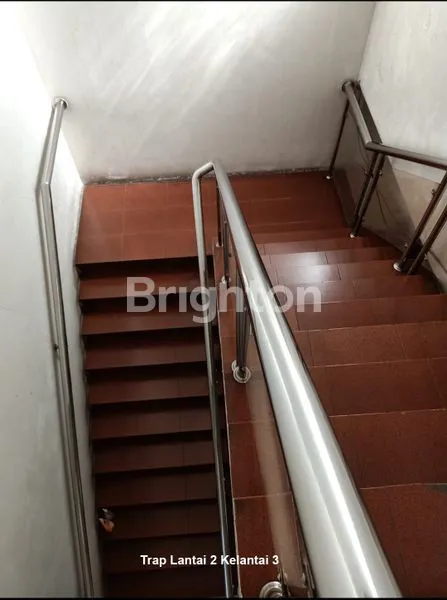 image RUMAH DAN TEMPAT USAHA 2,5 LANTAI (5)