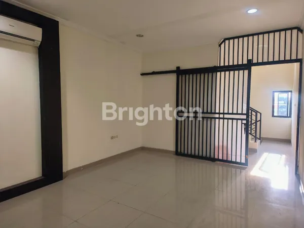 image RUKO 4 LANTAI LOKASI STRATEGIS DI PINGGIR JALAN TANJUNG DUREN, JAKARTA BARAT, SEMI FURNISHED (4)