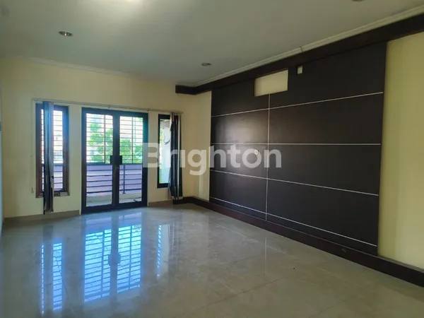 image RUKO 4 LANTAI LOKASI STRATEGIS DI PINGGIR JALAN TANJUNG DUREN, JAKARTA BARAT, SEMI FURNISHED (1)