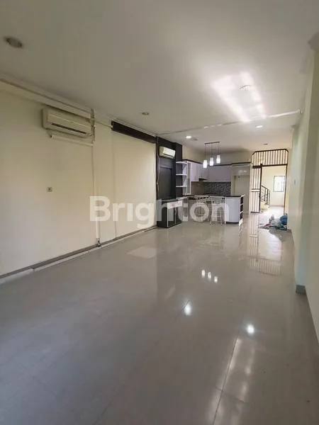 image RUKO 4 LANTAI LOKASI STRATEGIS DI PINGGIR JALAN TANJUNG DUREN, JAKARTA BARAT, SEMI FURNISHED (5)