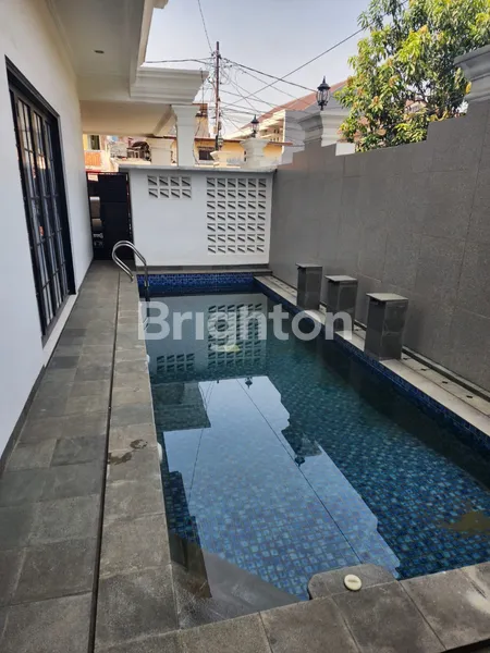 image RUMAH MEWAH AMERICAN CLASSIC KOMPLEK DKI JOGLO JAKARTA (3)