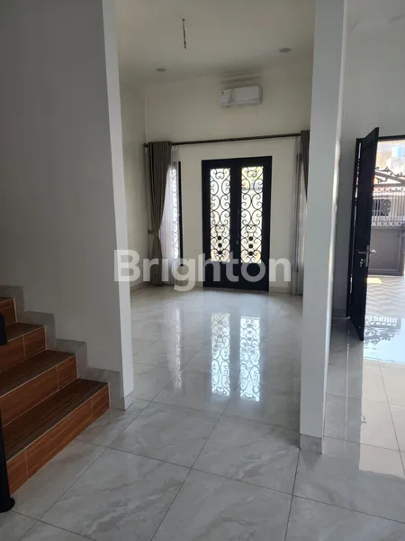 image RUMAH MEWAH AMERICAN CLASSIC KOMPLEK DKI JOGLO JAKARTA (5)