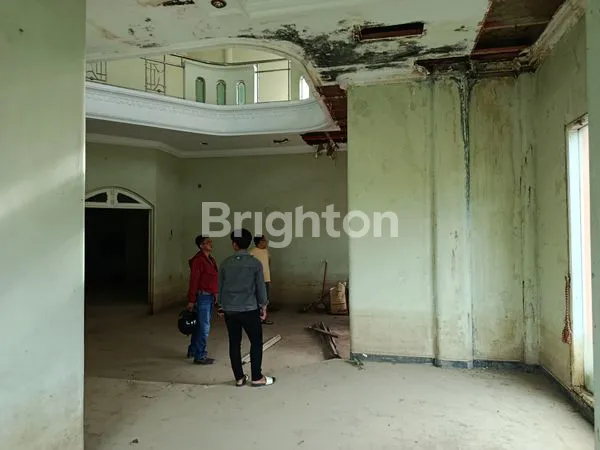 image RUMAH MEWAH 3 LANTAI STRATEGIS DI JL. A YANI SAMARINDA (3)