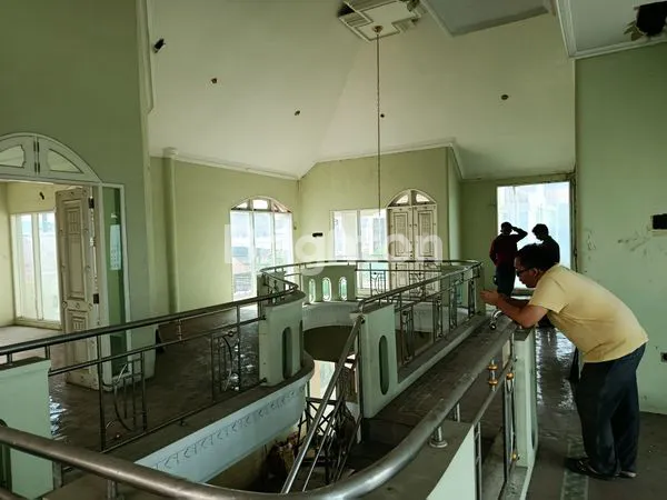 image RUMAH MEWAH 3 LANTAI STRATEGIS DI JL. A YANI SAMARINDA (8)