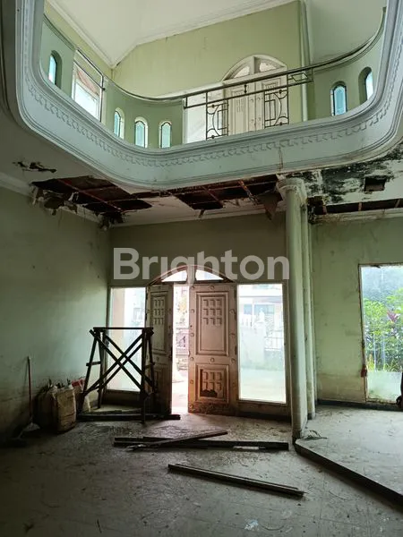 image RUMAH MEWAH 3 LANTAI STRATEGIS DI JL. A YANI SAMARINDA (6)