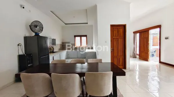 image RUMAH MEWAH 2 LANTAI + POOL DI JANTUNG JIMBARAN BALI (2)