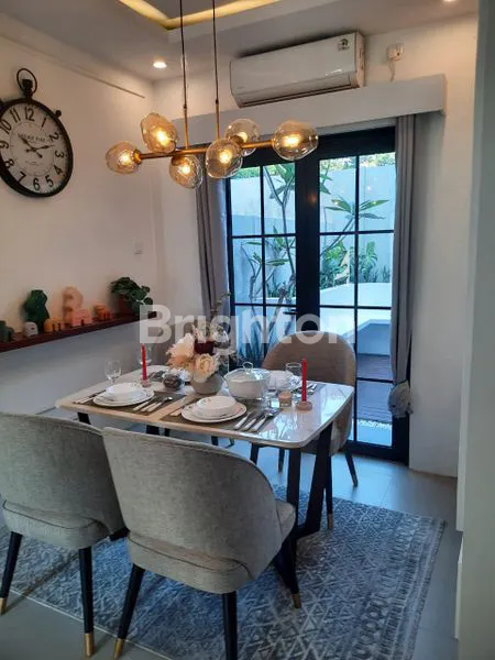 image HUNIAN CANTIK DUA LANTAI DENGAN KONSEP MODERN CLASSIC DEKAT TOL CIMANGGIS (2)