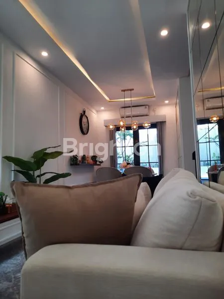 image HUNIAN CANTIK DUA LANTAI DENGAN KONSEP MODERN CLASSIC DEKAT TOL CIMANGGIS (3)