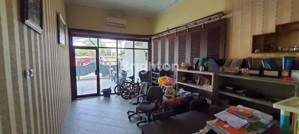 image RUMAH MEWAH 2 LANTAI STRATEGIS DI PUSPANJOLO BARAT SEMARANG (5)