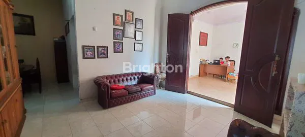 image RUMAH MEWAH 2 LANTAI STRATEGIS DI PUSPANJOLO BARAT SEMARANG (4)