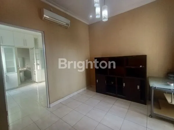 image RUMAH SEWA SEMI-FURNISHED 5KT DI KOTA WISATA DEKAT MALL (7)