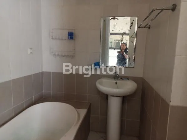 image RUMAH SEWA SEMI-FURNISHED 5KT DI KOTA WISATA DEKAT MALL (8)