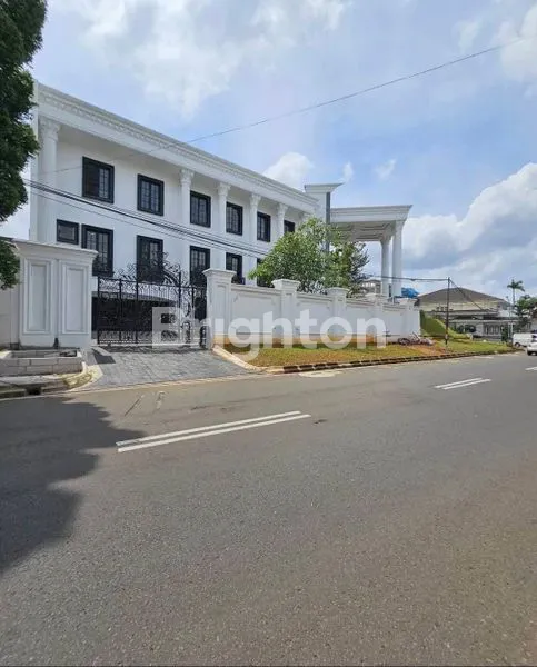 image BRAND NEW LUXURY CLASSIC HOUSE HOOK PONDOK INDAH – SWIMMING POOL, LIFT & ROOFTOP (2)