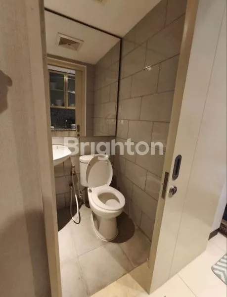 image APARTEMEN STUDIO MEWAH AMOR PAKUWON, VIEW KOLAM RENANG (7)