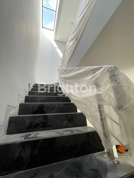 image BARU GRESS NEW TROPICAL 2 LANTAI SUTOREJO DEKAT PAKUWON CITY UNIVERSITAS ITS UNAIR AIRLANGGA KENJERAN (4)