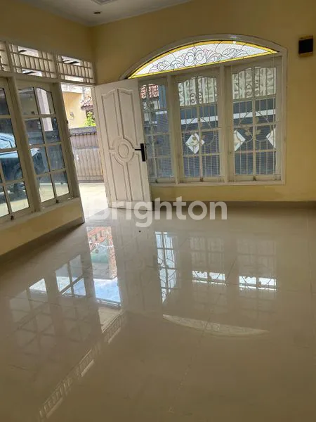 image RUMAH SIAP HUNI TANPA RENOVASI CIJANTUNG PASAR REBO JAKARTA TIMUR (3)