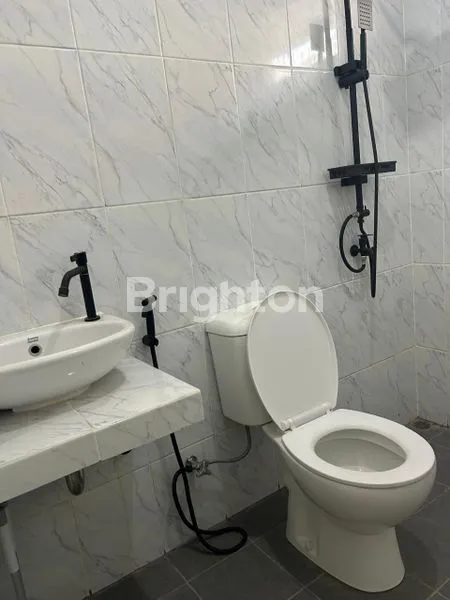 image RUMAH SIAP HUNI TANPA RENOVASI CIJANTUNG PASAR REBO JAKARTA TIMUR (8)