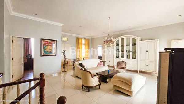 image RUMAH MEWAH SIAP HUNI LUAS 360 M² DENGAN INTERIOR VINTAGE BAGUS TERAWAT - HARGA BAGUS LOKASI STRATEGIS DI KOMPLEK TASBIH 2 (8)