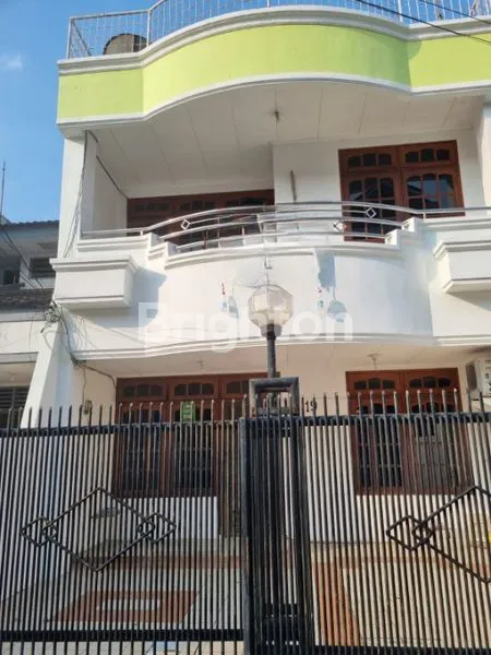 RUMAH 2 LANTAI JANUR ASRI KELAPA GADING, 4KT, SIAP HUNI