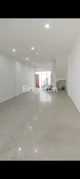 image RUKO 3 LANTAI DI RAYA JEMURSARI, SIAP HUNI! (2)