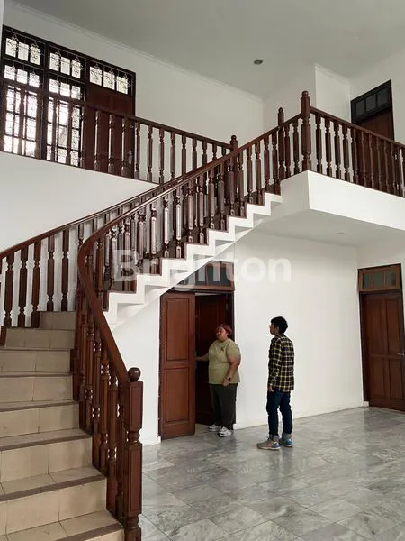 image SEWA RUMAH PREMIUM 400M² DI CIPETE, LOKASI STRATEGIS DEKAT LRT (2)