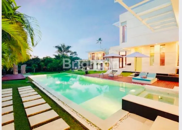 image LUXURY VILLA 5BR DENGAN POOL DI CANGGU, 5 MENIT KE PANTAI (2)
