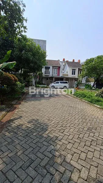image RUMAH ASRI  HOOK 2,5 LANTAI DI METLAND PURI DEKAT GREENLAKE JAKARTA BARAT (3)