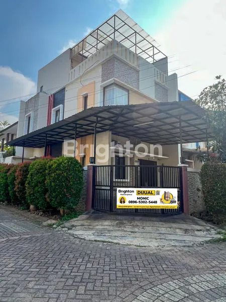 image RUMAH ASRI  HOOK 2,5 LANTAI DI METLAND PURI DEKAT GREENLAKE JAKARTA BARAT (1)