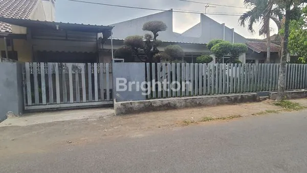 image RUMAH BANGUNAN LAMA DAN LUAS DI DAERAH BUNGA-BUNGA (1)