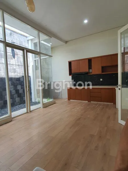 image RUMAH MODERN FULLY AC DI NORTHWEST PARK CITRALAND SURABAYA (2)