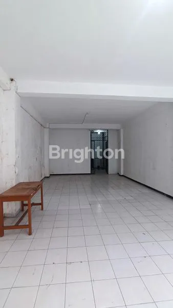 image RUKO SURABAYA UTARA DI JMP ADA LIFT BARANG KAWASAN KOTA LAMA TUGU PAHLAWAN LAHAN PARKIR LUAS, COCOK UNTUK GUDANG/EKSPEDISI/KANTOR (5)
