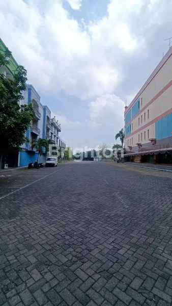 image RUKO SURABAYA UTARA DI JMP ADA LIFT BARANG KAWASAN KOTA LAMA TUGU PAHLAWAN LAHAN PARKIR LUAS, COCOK UNTUK GUDANG/EKSPEDISI/KANTOR (7)
