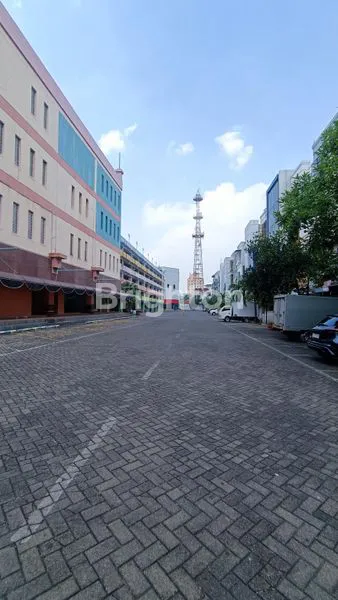 image RUKO SURABAYA UTARA DI JMP ADA LIFT BARANG KAWASAN KOTA LAMA TUGU PAHLAWAN LAHAN PARKIR LUAS, COCOK UNTUK GUDANG/EKSPEDISI/KANTOR (2)