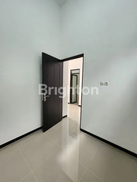 image RUMAH BARU GRESS SIAP HUNI LOKASI SANGAT STRATEGIS (4)